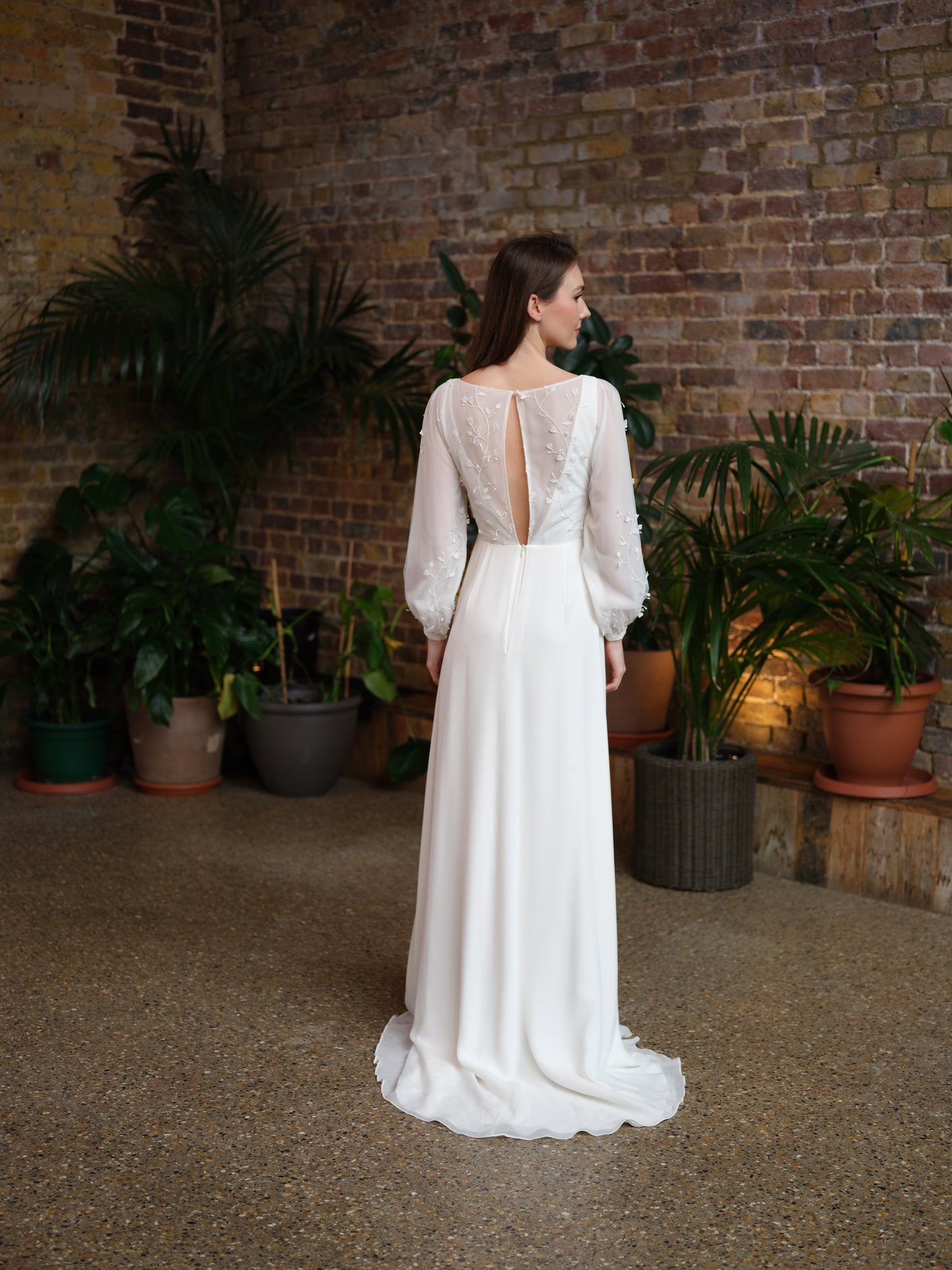 Aura UK12 Sample Sale